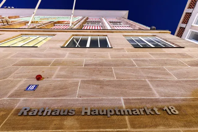 Die Grünen im Nürnberger Rathaus spalten sich auf.  | Foto: Daniel Karmann/dpa