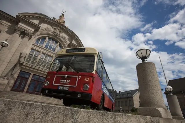 Die Stadtrundfahrten im Oldtimerbus durch Fürth sind sehr beliebt. | Foto: infra fürth