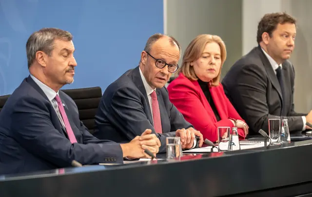 Kanzler Merz dämpfte Erwartungen an langfristig wirkende Entlastungen bei den Spritpreisen. | Foto: Michael Kappeler/dpa