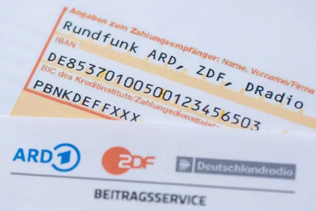 Darf man den Rundfunkbeitrag verweigern, wenn einem das Programm einseitig erscheint?  | Foto: Sebastian Kahnert/dpa (Symbolbild)