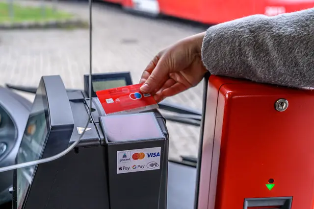 Mit Bargeld bezahlen im Bus wird bald nicht mehr möglich sein. 
 | Foto: © VAG – Bernhard Bergauer