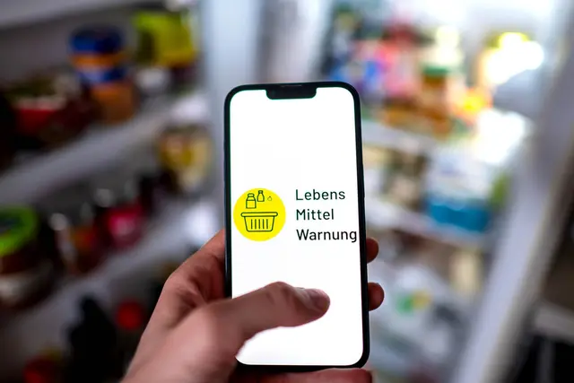 Der Kaufpreis wird bei Rückgabe im Markt erstattet. | Foto: Sina Schuldt/dpa (Symbolbild)