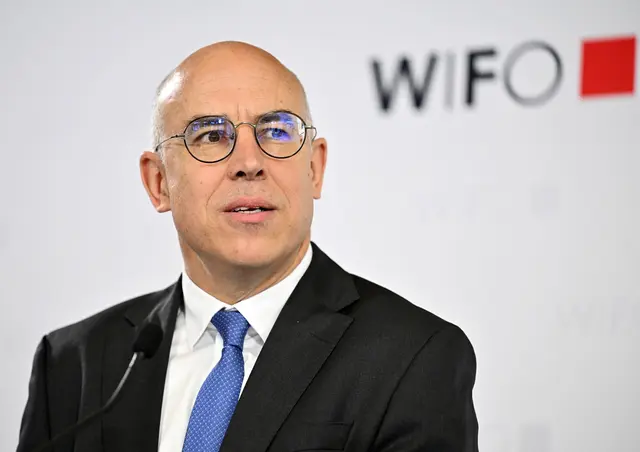 Ökonom Felbermayr: Flugticketpreise werden steigen. | Foto: Hans Klaus Techt/APA/dpa (Archivbild)