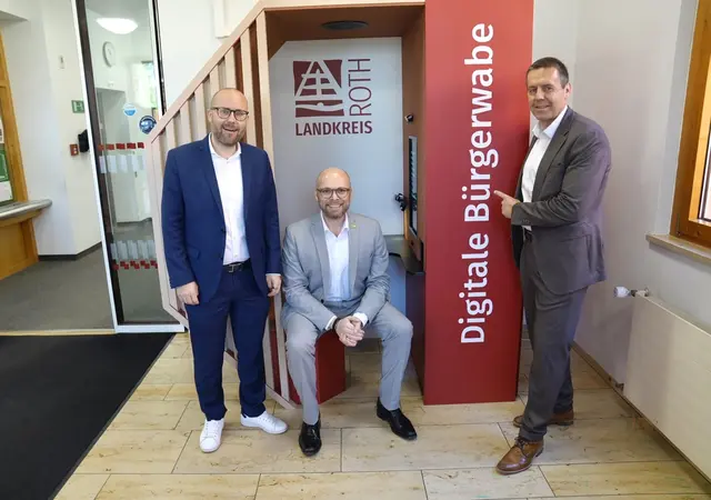 Die «Bürgerwabe» soll die Digitalisierung im Landkreis Roth vorantreiben. | Foto: Petra Schoplocher/Landratsamt Roth/dpa