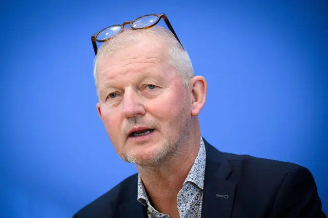 Der Erziehungswissenschaftler Olaf Köller sieht neben den Risiken auch die Chancen für Jugendliche im digitalen Raum. 

 | Foto: Bernd von Jutrczenka/dpa (Archivbild)