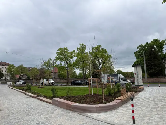 Der historisch wertvolle, aber stark versiegelte Stadtteil St. Johannis hat mit dem neuen Pocket Park zusätzliches Grün erhalten.
 | Foto: Kathrin Lehnerer / Stadt Nürnberg