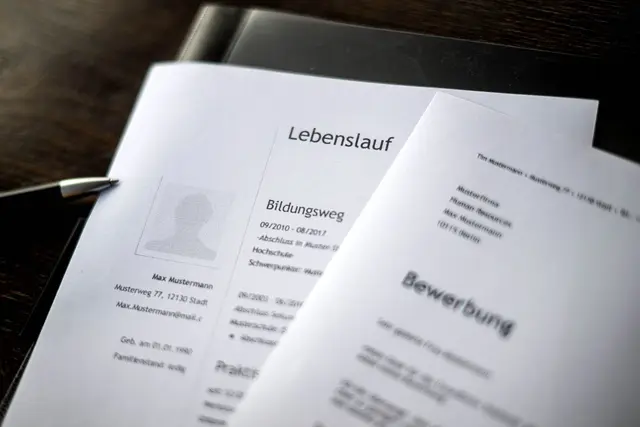 Bewerbungen bleiben bei Arbeitgebern zunehmend häufig unbeantwortet - mit ungünstigen Folgen. 
 | Foto: Sina Schuldt/dpa/dpa-tmn (Symbolbild)