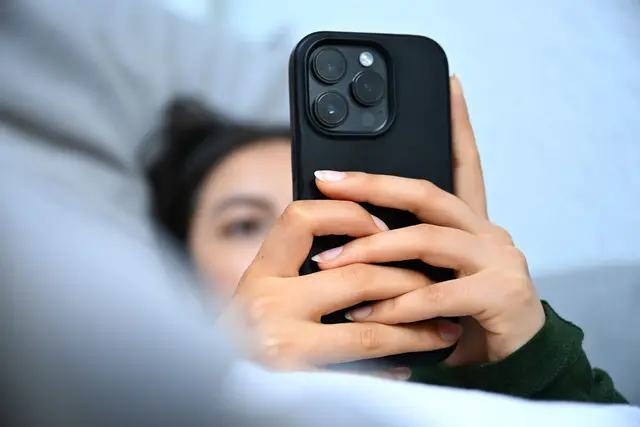 KI-generierte Fotos und Videos auf Plattformen wie Tiktok sind im Alltag angekommen. | Foto: Foto: Elisa Schu/dpa (Symbolbild)