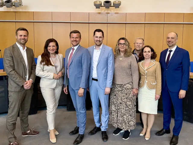 CSU hat gewählt: Max Müller, Cornelia Trinkl, Marcus König, Daniel Frank, Helmine Buchsbaum, Dr. Otto Heimbucher, Dr. Andrea Heilmaier, Andreas Krieglstein (v.l.).  | Foto: D. Papaja