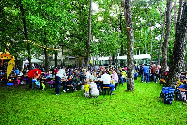 Relaxte Veranstaltung mit toller Atmosphäre. Nach dem Lauf feiern Teilnehmer, Gäste und Besucher gemeinsam bei einer großen Party. | Foto: Daniel Wickel/Südwestpark Management GmbH