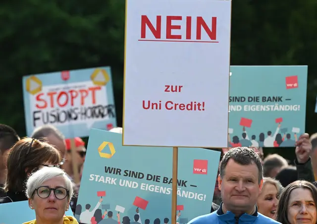 Bei der Commerzbank-Hauptversammlung könnte es erneut Proteste gegen die Unicredit geben. (Archivbild) | Foto: Arne Dedert/dpa