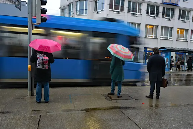 Vielerorts kann es in Bayern zum Wochenstart nass werden. (Symbolbild) | Foto: Malin Wunderlich/dpa