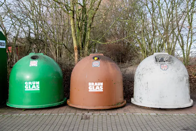 So soll ein sauberer Platz mit Glascontainern aussehen. Leider ist das zunehmend nicht mehr Fall. | Foto: Symbolfoto: GPH-Foto.de-stock.adobe.com