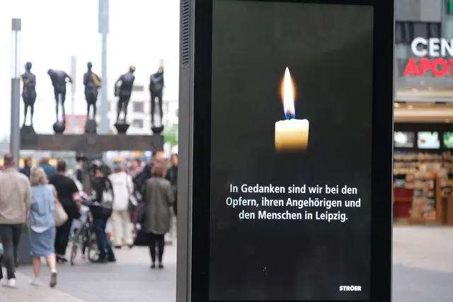 Nach der Amokfahrt in der Fußgängerzone herrschen in Leipzig Trauer und Fassungslosigkeit. | Foto: Sebastian Willnow/dpa