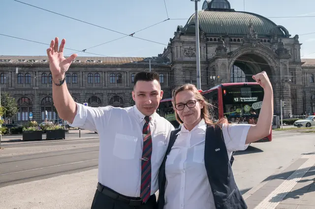 Sie haben es 2024 bereits unter die TOP 25 von Deutschlands Lieblingsbusfahrern geschafft: Sascha Marquardt und Daniela Mebold.
 | Foto: © VAG – Andreas Neuer