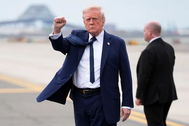 US-Präsident Donald Trump überzog den amerikanischen Papst mit einer Schimpftirade.  | Foto: Evan Vucci/AP/dpa (Archivbild)