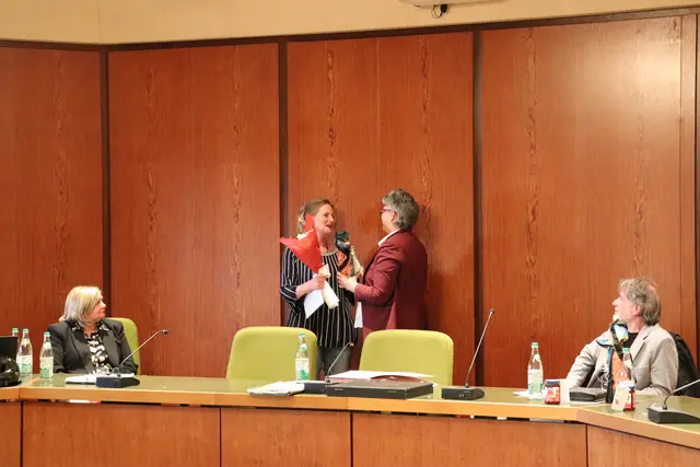 Dana Koch war im September 2025 nachgerückt und konnte im Stadtrat politische Erfahrungen aus erster Hand machen. | Foto: Stadt Oberasbach