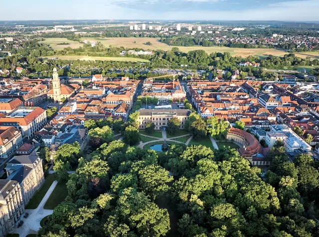 Blick auf die Hugenottenstadt. | Foto: © ETM / Florian Trykowski