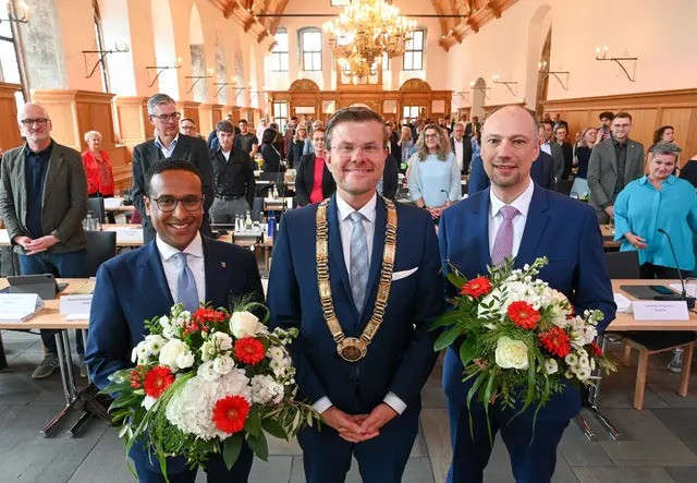 Bei der konstituierenden Sitzung hat der neue Nürnberger Stadtrat am Mittwoch, 6. Mai 2026, eine neue Stadtspitze gewählt: (v.l.) 3. Bürgermeister Dr. Nasser Ahmed, Oberbürgermeister Marcus König und 2. Bürgermeister Andreas Krieglstein. | Foto: Christine Dierenbach / Stadt Nürnberg