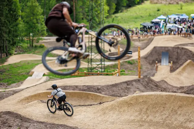 Eindrücke der Eröffnung des Bikeparks Schmausenbuck am Samstag, 9. Mai 2026. | Foto: Daniel Karmann, BaySF