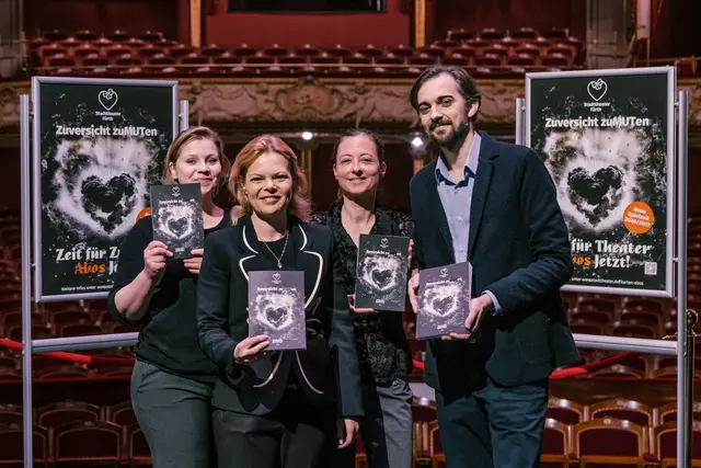 Intendantin Dr. Silvia Stolz (2.v.l.) und ihr Team haben den Spielplan für die Saison 2026/2027 am Stadttheater Fürth vorgestellt. | Foto: Thomas Langer