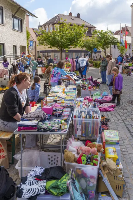Der Kinderflohmarkt am Kugelbühlplatz hat viel zu bieten.  | Foto: Salvatore Giurdanella