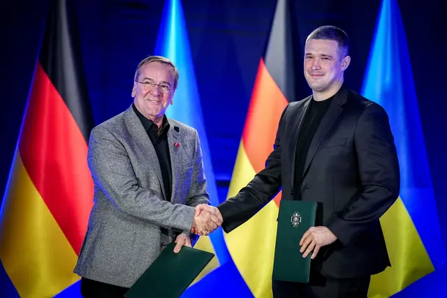 «Wir sind strategische Partner. Wir unterstützen euch einerseits weiter in eurem Abwehrkampf, aber andererseits bauen wir immer mehr auf eine strukturierte, langfristige Partnerschaft, auf die es ankommt», freute sich Pistorius in Kiew. | Foto: Kay Nietfeld/dpa
