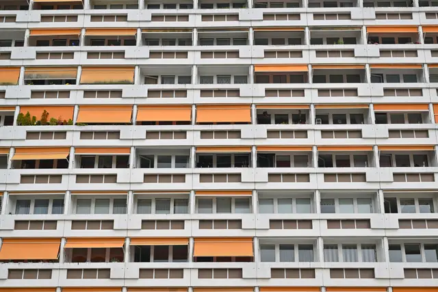 Knapp 12 Prozent der Menschen in Deutschland leben in beengten Wohnungen. | Foto: Patrick Pleul/dpa (Symbolbild)