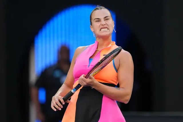 Zerknirscht: Tennis-Topstar Aryna Sabalenka droht im Preisgeld-Streit mit einem Boykott.  | Foto: Dita Alangkara/AP/dpa (Archivbild)