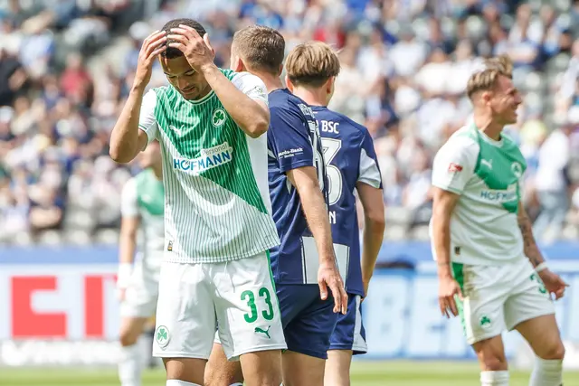 Fürth-Profi Maximilian Dietz hadert im Spiel gegen Hertha.  | Foto: Andreas Gora/dpa (Archivbild)
