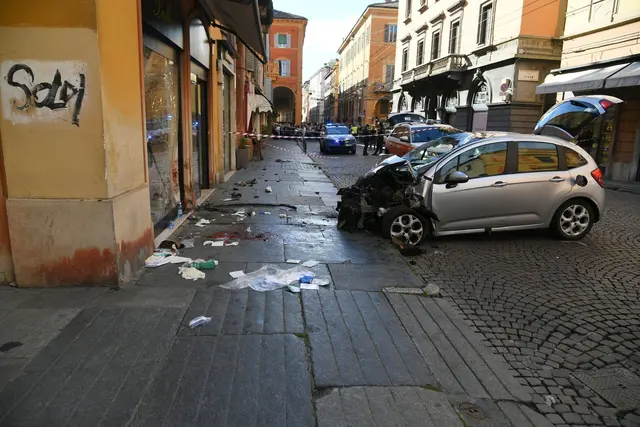 Vier Menschen sind nach dem Vorfall schwer verletzt.
 | Foto:  Uncredited/LaPresse/AP/dpa
