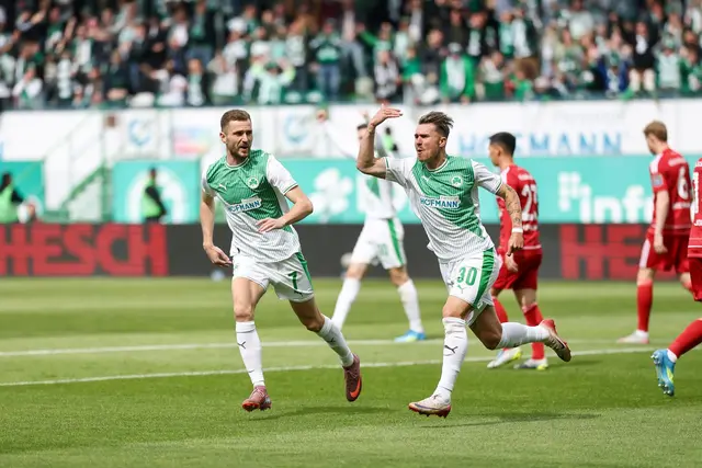 Felix Klaus jubelt über seinen Treffer zum 1:0. | Foto: Daniel Löb/dpa