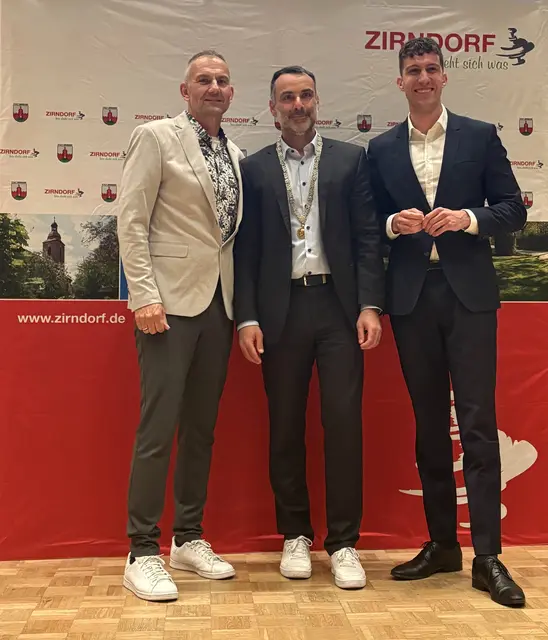 Dritter Bürgermeister Andreas Rieß, Erster Bürgermeister Marcus Spath, Zweiter Bürgermeister Tom Hesselberger (v.l)