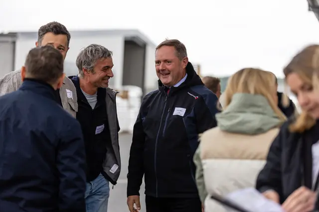 Beim Unternehmensspaziergang „Walk and Talk“ kamen Unternehmerinnen und Unternehmer in Obermichelbach mit Vertretern aus Wirtschaft, Verwaltung und Kommune direkt ins Gespräch. | Foto: Landkreis Fürth