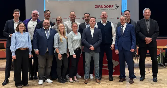 Hintere Reihe von links: Tom Hesselberger, Eike Krause, Gerd Götz, Jessica Förster, Andreas Rieß, Erster Bürgermeister Marcus Spath, Arnulf Hirmke, Steven Rambeck, Steffen Riedel. Vordere Reihe von links: Meike Pfeffer, Jochen Felbinger, Nina Roth, Kerstin Zechentmayer, Frank Loidold, Günther Fröhlich.