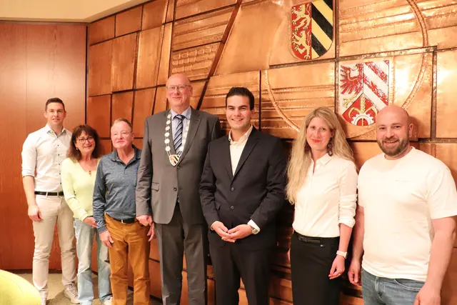 V.l.n.r.: Christian Jäger, SPD, Marion Treuheit, AfD, Erster Bürgermeister Thomas Diebenbusch, parteilos, Christian Kleinlein, CSU, Mareike Wagener, CSU, Georg Peter, FDP. Nicht im Bild: Brigitte Bachmeier, CSU. | Foto: Stadt Oberasbach