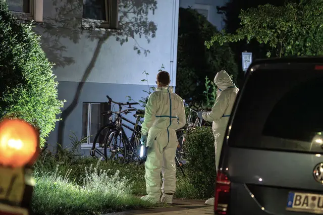 Derzeit werden noch Spuren gesichert. | Foto: © Ferdinand Merzbach/NEWS5/dpa