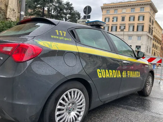 Betroffen sind laut Finanzpolizei unter anderem illegale Zugänge zu kostenpflichtigen Angeboten von mehreren bekannten Streaminganbietern. (Symbolbild) | Foto: Sabine Dobel/dpa