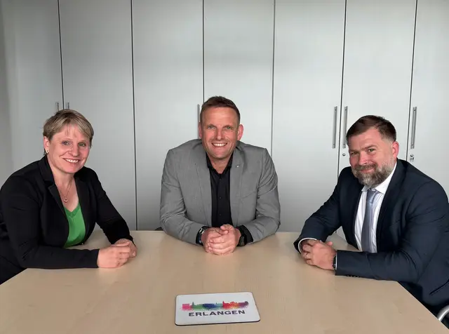 Die neue Erlanger Stadtspitze (v.l.n.r.): Eva Linhart, neue Zweite Bürgermeisterin, Oberbürgermeister Jörg Volleth und der neue Dritte Bürgermeister Christian Lehrmann. | Foto: © Stadt Erlangen