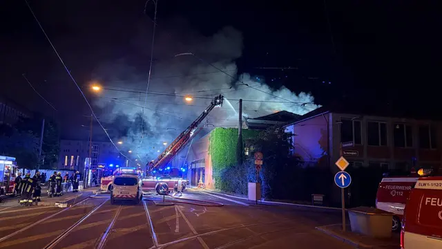 Großbrand in der Wiesenschule in Nürnberg. | Foto: Sanitätseinsatzleitung / Nürnberger Hilfsorganisationen