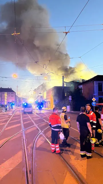 Großbrand in der Wiesenschule in Nürnberg. | Foto: Sanitätseinsatzleitung / Nürnberger Hilfsorganisationen