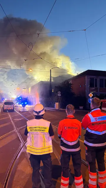 Großbrand in der Wiesenschule in Nürnberg. | Foto: Sanitätseinsatzleitung / Nürnberger Hilfsorganisationen