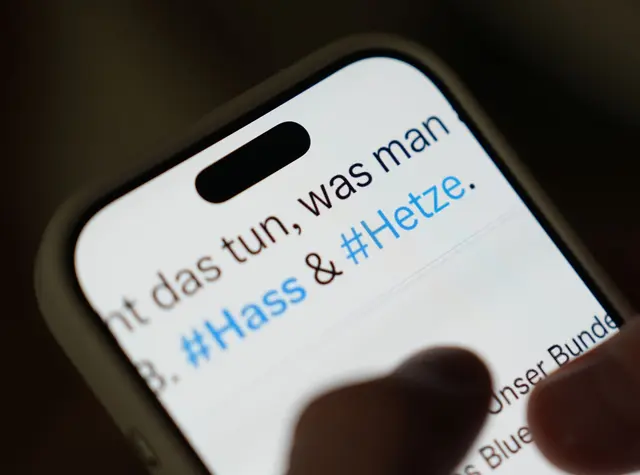 Bei den meisten Beschwerden aus Deutschland geht es um Beiträge auf Instagram, Facebook oder TikTok. (Symbolbild) | Foto: Marcus Brandt/dpa