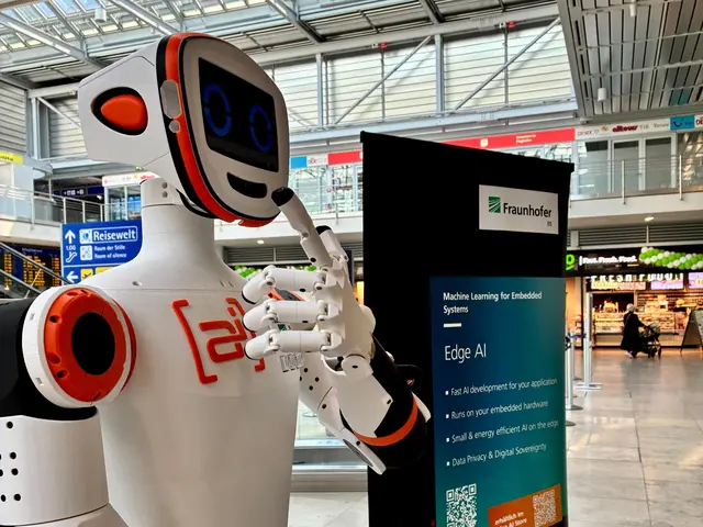 inmal kurz die Daten durchsuchen und schon konnte der Roboter Reisenden eine Auskunft geben, ohne dabei auf eine Cloud angewiesen zu sein.  | Foto: Christian Albrecht / Airport Nürnberg