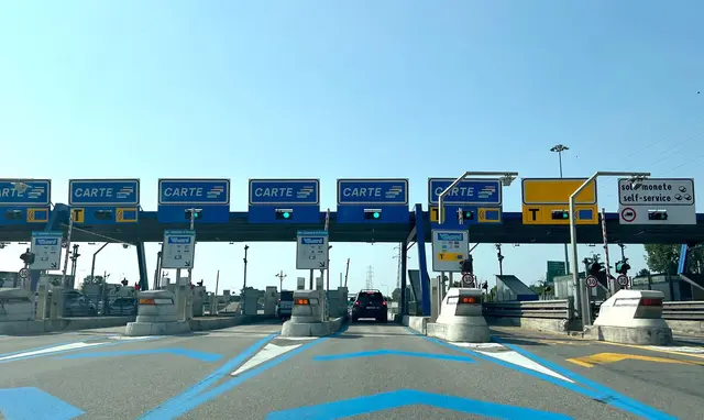 In Italien soll es bei Verspätungen wegen Autobahn-Baustellen jetzt Geld zurückgeben. (Archivbild)
 | Foto: Christoph Sator/dpa