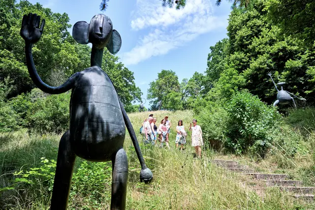 Im Erlanger Heinrich-Kirchner-Skulpturengarten. | Foto: © ETM/Florian Trykowski