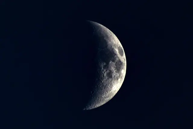 Der Mond ist als Sichel im Nachthimmel über Tschechien zu sehen. (Symbolbild) | Foto: Slavek Ruta/ZUMA Wire/dpa
