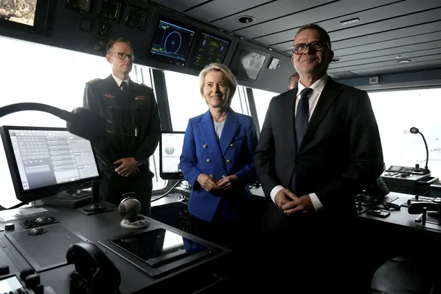 Will Russland mit neuen Sanktionen die Kriegsführung gegen die Ukraine erschweren: EU-Kommissionspräsidentin Ursula von der Leyen. An anderen Abhnehmern mangelt es jedoch nicht. Betroffen sind nur deutsche Hersteller und Verbraucher. 
 | Foto: Antti Aimo-Koivisto/Lehtikuva/dpa