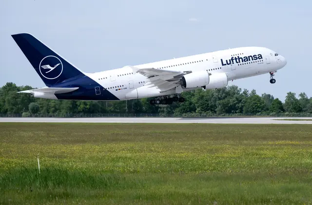 Auch zu Hause in einem Flugzeugsitz lümmen? Wer das möchte, kann bei einer Versteigerung mitmachen. (Symbolbild) | Foto: Sven Hoppe/dpa