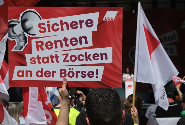 Viele Menschen sorgen sich davor, an der Börse Geld zu verlieren.
 | Foto:  Sebastian Willnow/dpa (Archivbild)